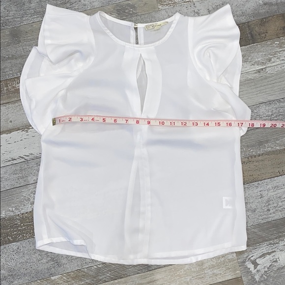 Women’s Alythea Winged Keyhole White Blouse - SM - Picture 4 of 8